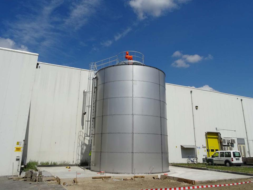 Nerezová nádrž ve městě Strzelin v Polsku