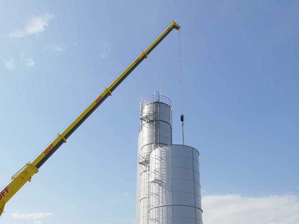 Nádrž pro znečištěnou vodu papírenského podniku ve městě Nortrup v Německu